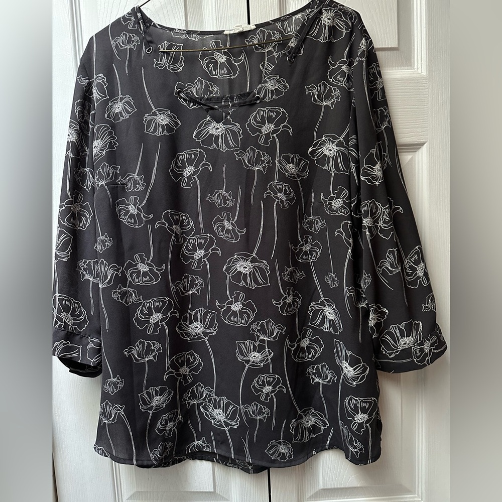 Maurice’s XL Floral Black and White Women's Top